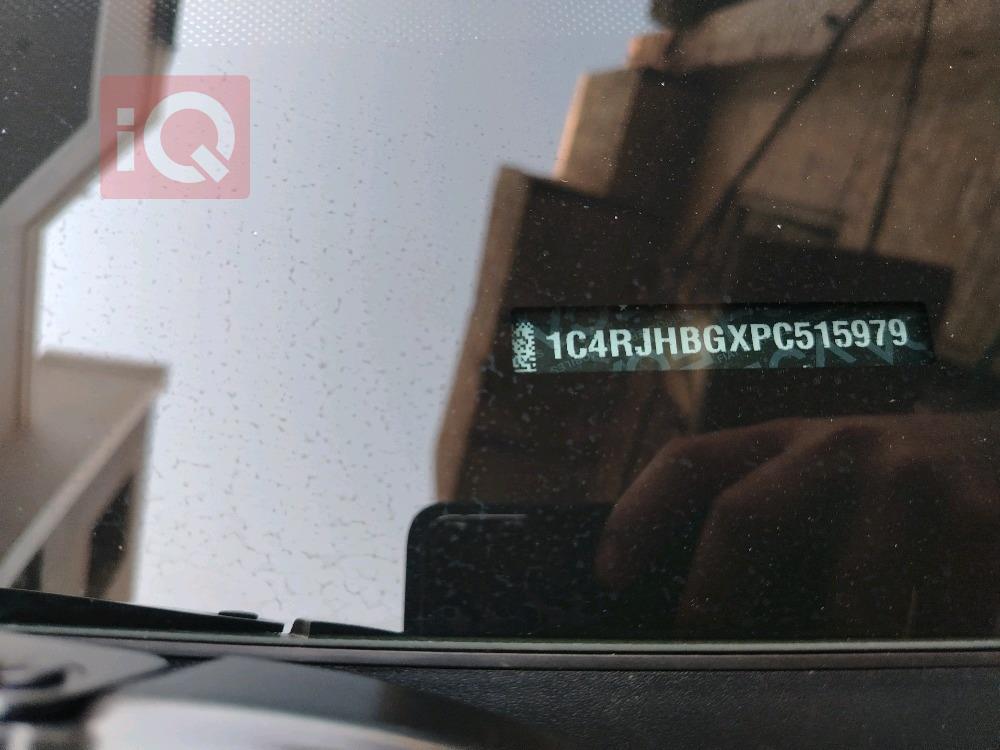 جیپ گراند شیرۆکی